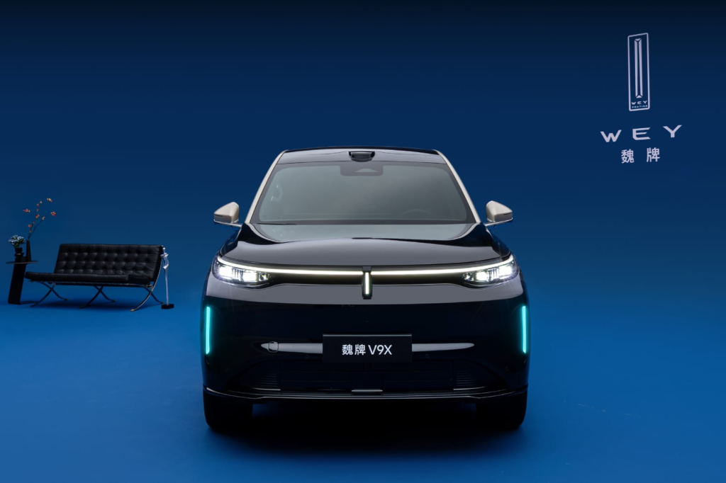 شبكة السيارات الصينية &ndash; Wey V9X الجديدة تظهر لأول مرة: فاخرة بتوجيه خلفي نشط وتعليق هوائي مزدوج مع منصة هجينة متطورة بمدى كهربائي يتجاوز 400 كم
