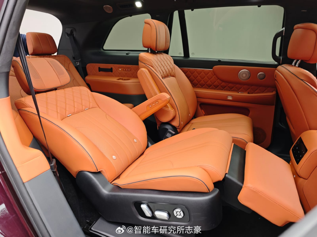 شبكة السيارات الصينية &ndash; Wey V9X الجديدة تظهر لأول مرة: فاخرة بتوجيه خلفي نشط وتعليق هوائي مزدوج مع منصة هجينة متطورة بمدى كهربائي يتجاوز 400 كم