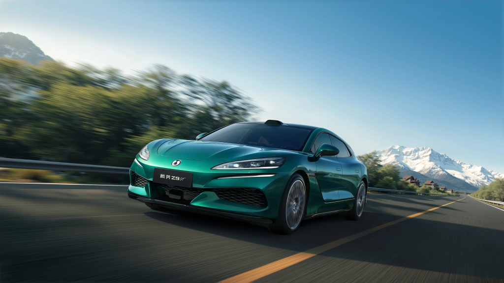 دينزا Z9 GT الجديدة 2026 مدى قياسي يتجاوز 1000 كم وتقنيات متقدمة ببطارية Blade 2.0 وشحن Flash Charging