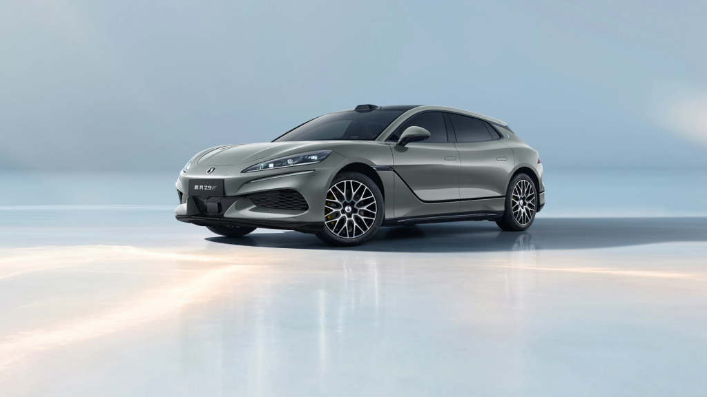 شبكة السيارات الصينية &ndash; دينزا Z9 GT الجديدة 2026 مدى قياسي يتجاوز 1000 كم وتقنيات متقدمة ببطارية Blade 2.0 وشحن Flash Charging