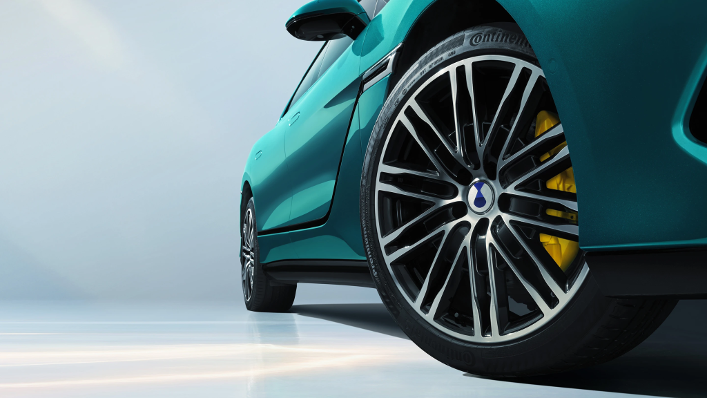 شبكة السيارات الصينية &ndash; دينزا Z9 GT الجديدة 2026 مدى قياسي يتجاوز 1000 كم وتقنيات متقدمة ببطارية Blade 2.0 وشحن Flash Charging