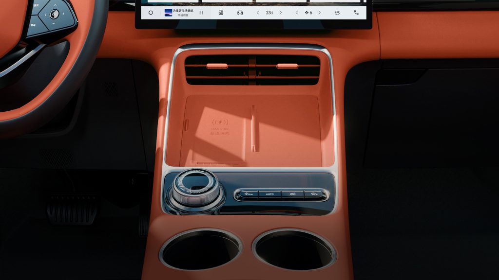 شبكة السيارات الصينية &ndash; جيلي تطلق Geely Boyue REV الجديدة كليًا: هل تكون البديل الحقيقي لتوجيلا؟ SUV بمدى شامل 1525 كم وتقنية EREV وسعر يبدأ من 56 ألف ريال