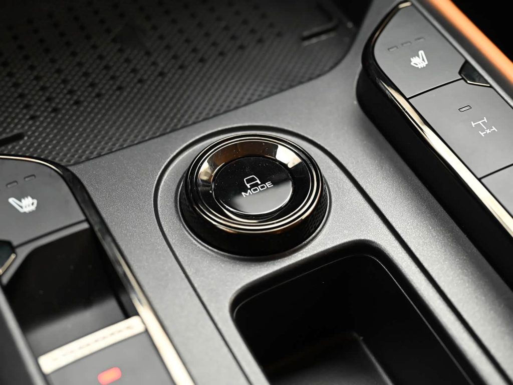 شبكة السيارات الصينية &ndash; هافال دراجون PLUS (رابتور بلس - V7 بلس): صندوقية متطورة بنظام Hi4 الهجين ومدى كهربائي يصل إلى 191 كم وقدرة خوض مياه 580 مم