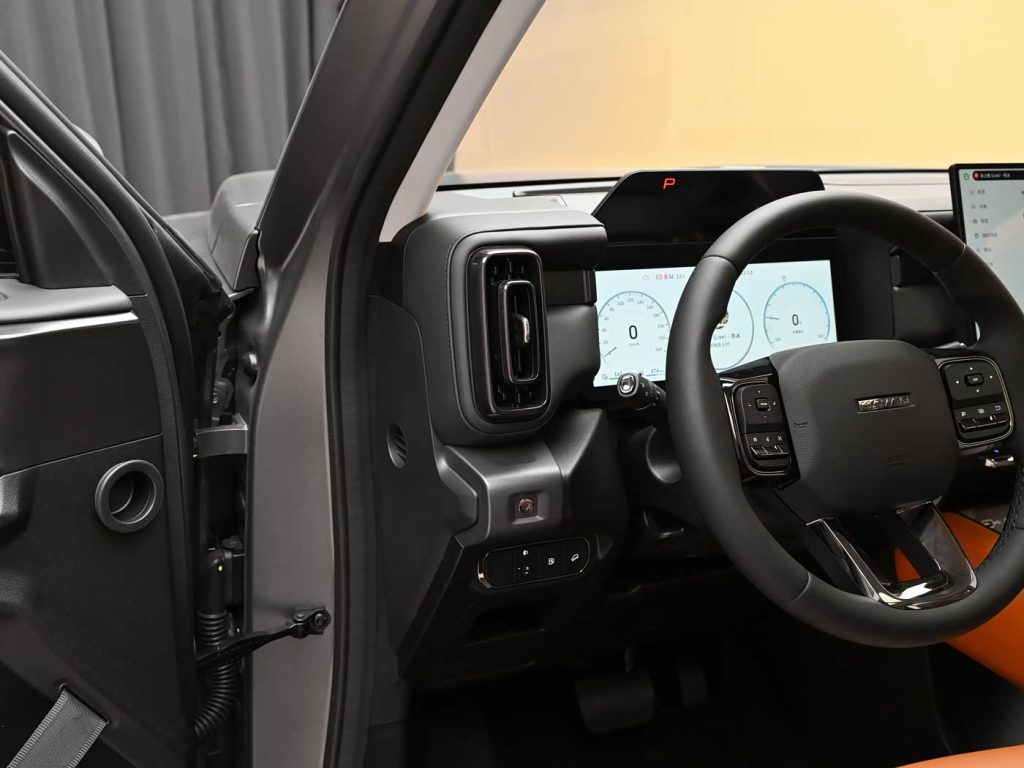 شبكة السيارات الصينية &ndash; هافال دراجون PLUS (رابتور بلس - V7 بلس): صندوقية متطورة بنظام Hi4 الهجين ومدى كهربائي يصل إلى 191 كم وقدرة خوض مياه 580 مم