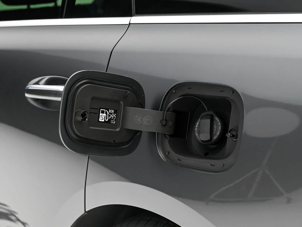 شبكة السيارات الصينية &ndash; WEY V9X 2026 الفاخرة تبدأ أسعارها الرسمية في الصين: SUV هجينة بمنصة GWM One ومدى كهربائي 470 كم وشاسيه رقمي يعيد تعريف الفئة