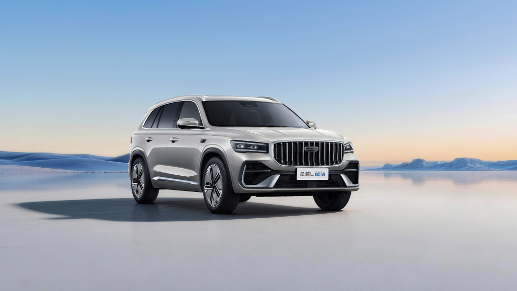 شبكة السيارات الصينية &ndash; جيلي مونجارو i-HEV 2026: سيارة هجينة بدون شحن بقوة 312 حصان واستهلاك 4.75 لتر… هل تتفوق على تويوتا هايبرد؟