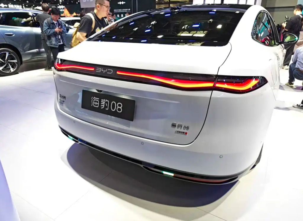 شبكة السيارات الصينية &ndash; بي واي دي BYD تهيمن على معرض بكين 2026: سيل 08 Seal 08 و Sea Lion 08 بمدى 900 كم وتقنيات 800V… وGreat Tang EV تنطلق من 129 ألف ريال