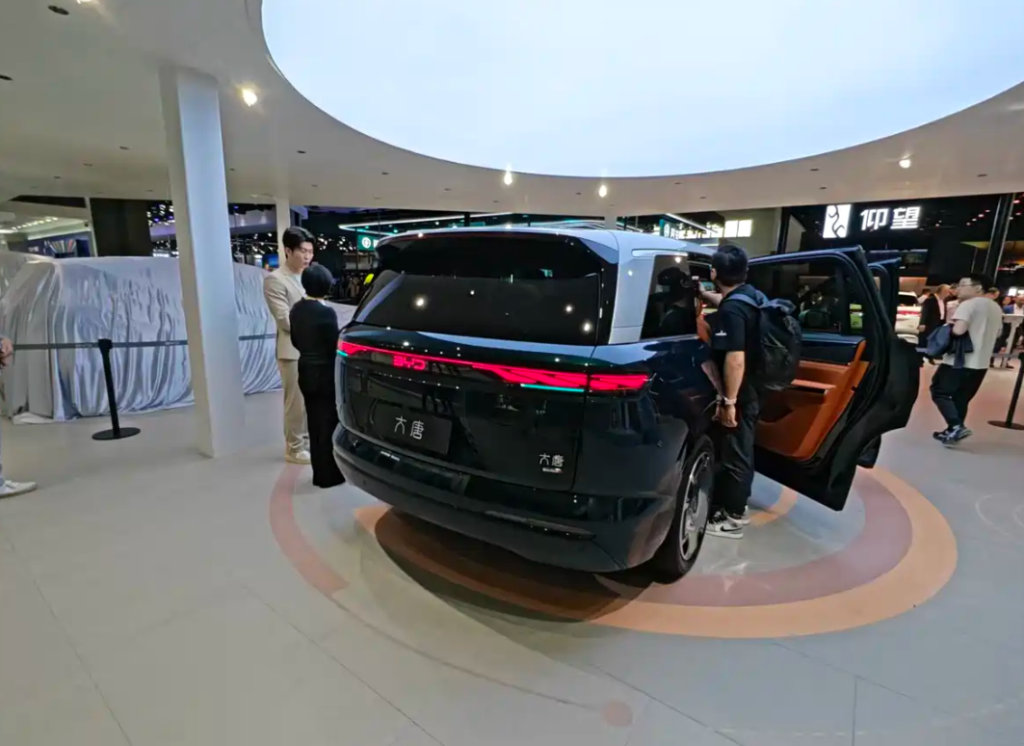 شبكة السيارات الصينية &ndash; بي واي دي BYD تهيمن على معرض بكين 2026: سيل 08 Seal 08 و Sea Lion 08 بمدى 900 كم وتقنيات 800V… وGreat Tang EV تنطلق من 129 ألف ريال