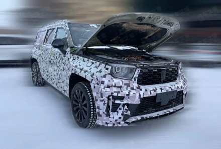 GWM تختبر تانك 700 بقاعدة العجلات الطويلة: SUV فاخرة جديدة بمحرك V8 هجين بقوة قد تصل إلى 782 حصان