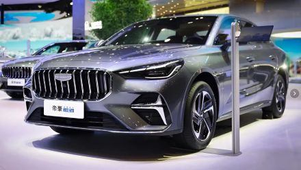 جيلي إمجراند i-HEV: استهلاك 2.22 لتر/100 كم رقم قياسي عالمي يهزم تويوتا بريوس ويعيد تعريف كفاءة السيارات الهجينة