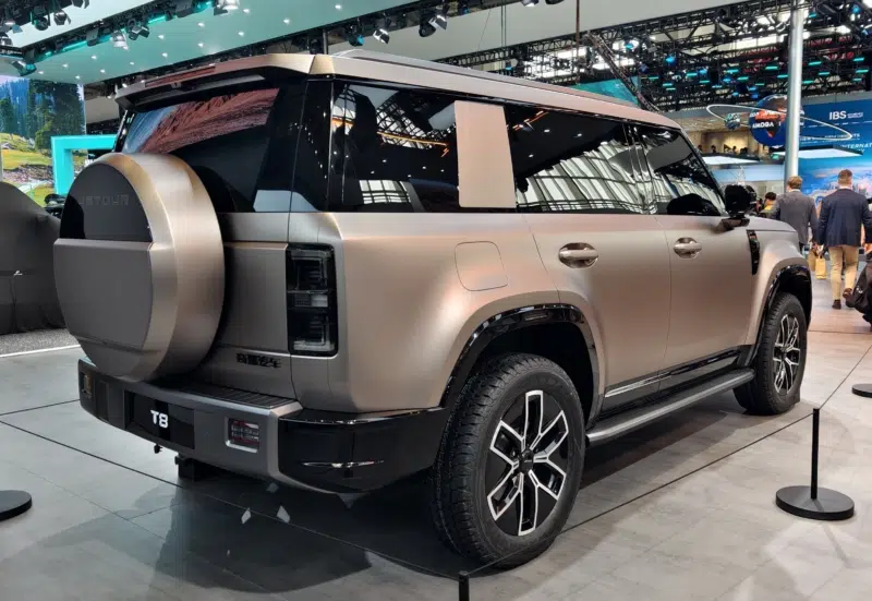 شبكة السيارات الصينية &ndash; جيتور تعيد رسم فئة SUV العائلية: T8 بثلاثة صفوف ولمسة لاندروفر مع شانهـاي L10 والسيارة الاختبارية TX يكشف ملامح الجيل القادم
