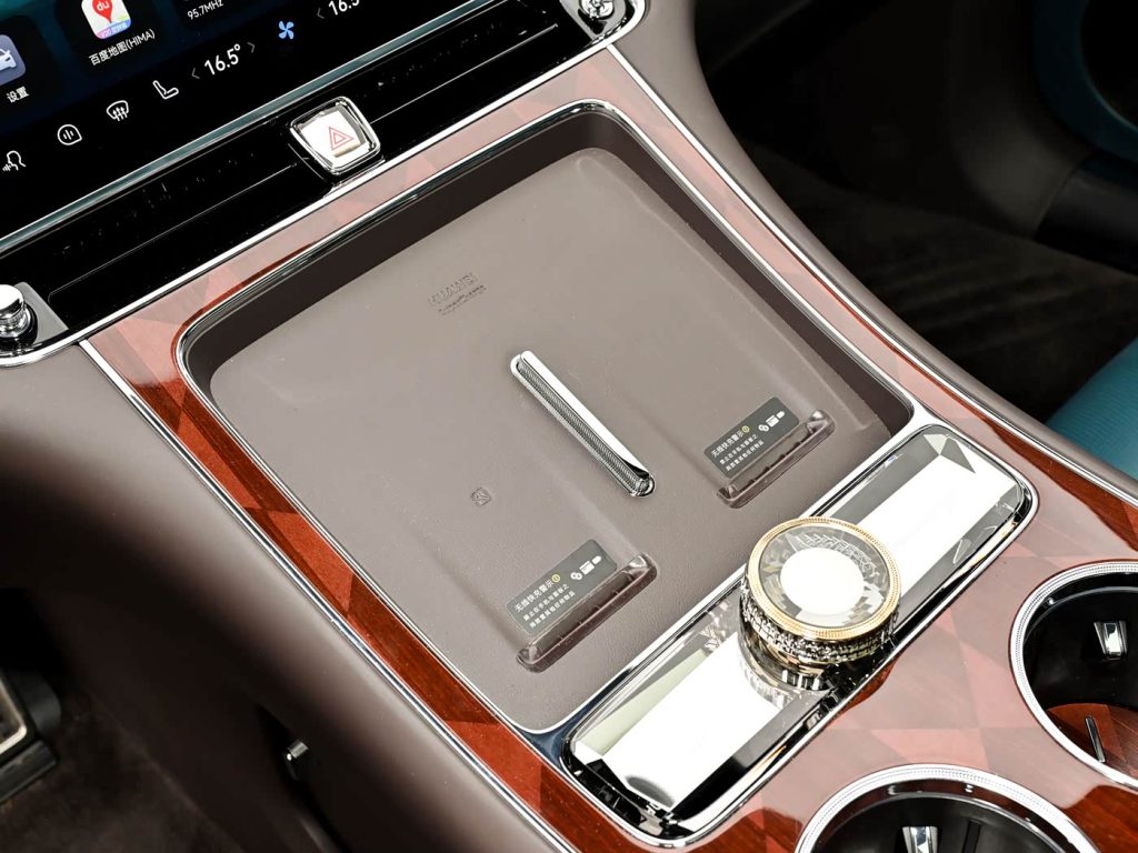شبكة السيارات الصينية &ndash; هواوي Maextro S800 Grand Design الجديدة تنطلق رسميًا.. أفخم سيارة صينية بسعر 1.388 مليون يوان وتقنيات تعيد تعريف الفخامة الذكية