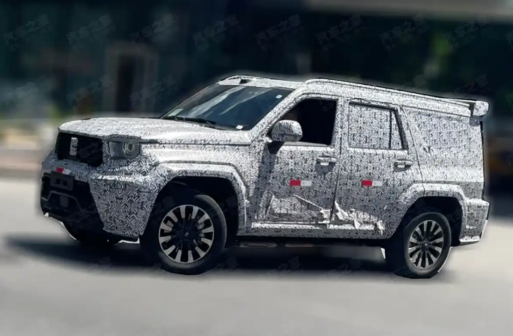 تانك 700L الجديدة تظهر لأول مرة.. SUV صينية فاخرة بقاعدة عجلات أطول وقد تحصل على محرك V8 هجين بقوة 782 حصانًا