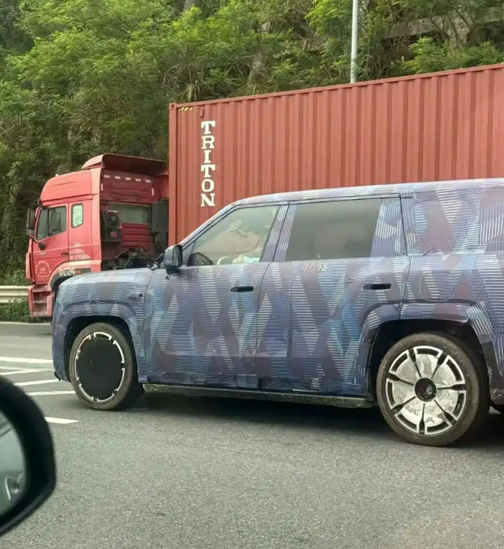 شبكة السيارات الصينية &ndash; بي واي دي تشوق لسيارة ليوبارد Tai 9 الجديدة.. SUV فاخرة بطول 5.3 متر وتقنيات شحن خاطف