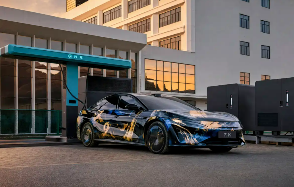 بي واي دي داهان BYD Dahan أو "جريت هان" تظهر رسميًا لأول مرة.. سيدان فاخرة بمدى يصل إلى 1008 كيلومترات وتقنيات متقدمة تستعد لقيادة جيل جديد من سيارات بي واي دي 6 شبكة السيارات الصينية – بي واي دي داهان BYD Dahan أو "جريت هان" تظهر رسميًا لأول مرة.. سيدان فاخرة بمدى يصل إلى 1008 كيلومترات وتقنيات متقدمة تستعد لقيادة جيل جديد من سيارات بي واي دي