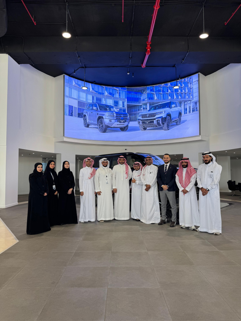 شبكة السيارات الصينية &ndash; الفطيم تطلق DENZA رسميًا في السعودية وتطرح B5 وB8 مع افتتاح صالتي عرض في الرياض وجدة