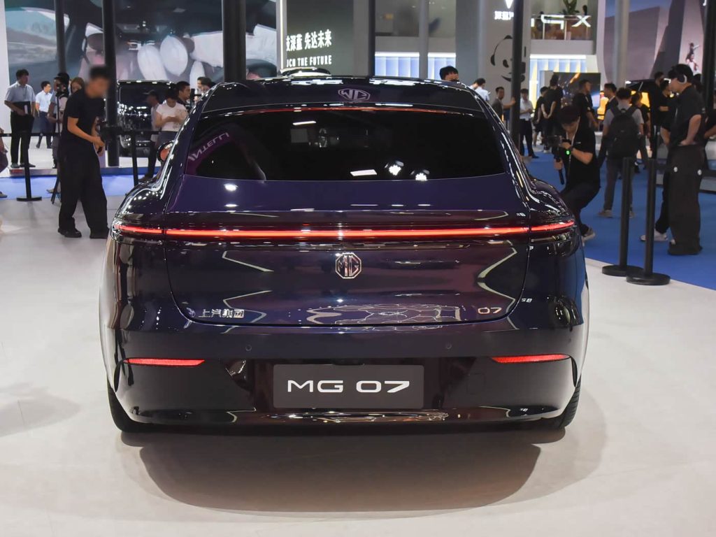 شبكة السيارات الصينية &ndash; معرض تشنغدو : مواصفات وسعر MG 07 الجديدة ببطارية شبه صلبة