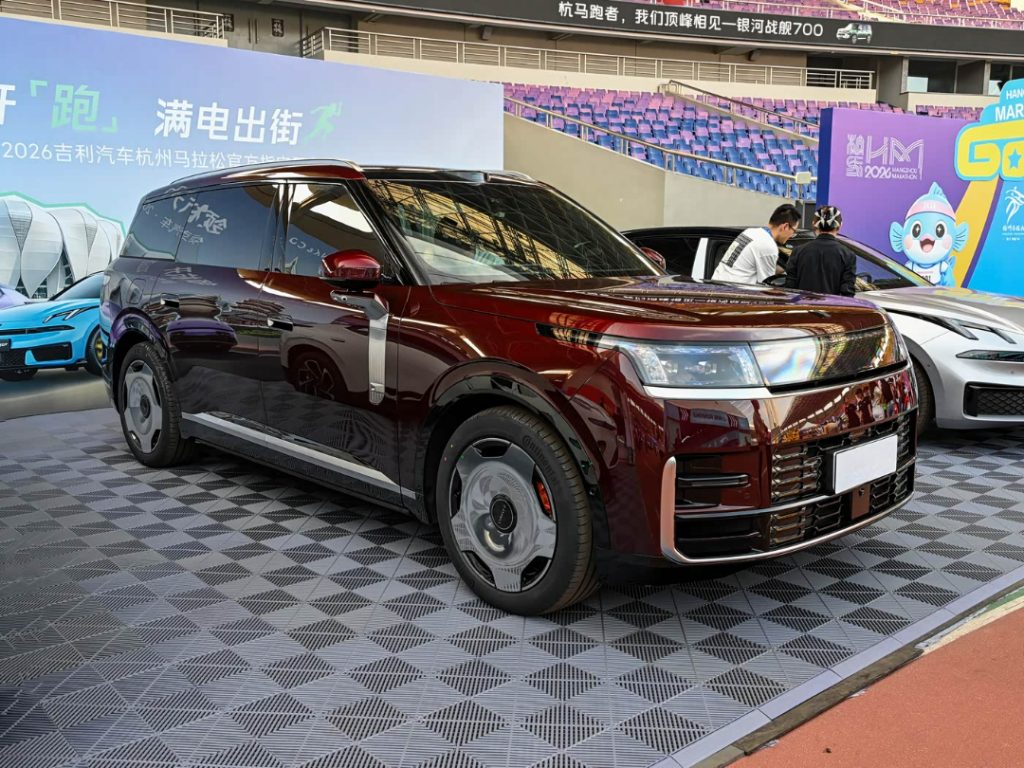 لينك آند كو 900L الجديدة تظهر بتصميم مختلف و7 مقاعد.. محرك 2.0 تيربو ومدى كهربائي يصل إلى 430 كم وتعليق هوائي 4 شبكة السيارات الصينية – لينك آند كو 900L الجديدة تظهر بتصميم مختلف و7 مقاعد.. محرك 2.0 تيربو ومدى كهربائي يصل إلى 430 كم وتعليق هوائي